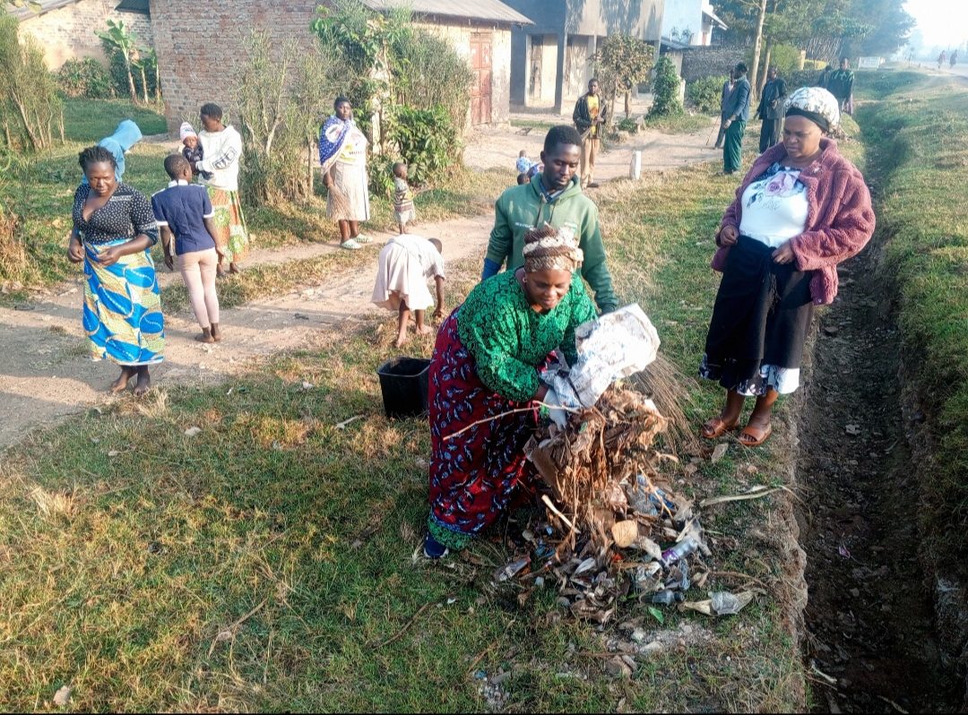 Hon. Enid Origumisiriza Leads Kabahangara Residents in National Cleaning Day Activities.